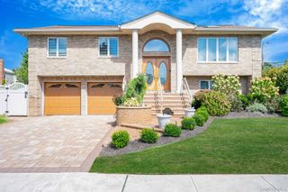 3075 Hewlett Avenue, Merrick, NY 11566
