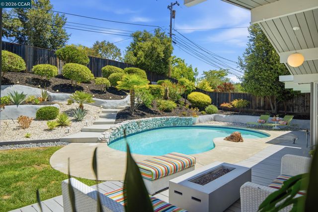 3707 Merridan Dr, Concord, CA 94518