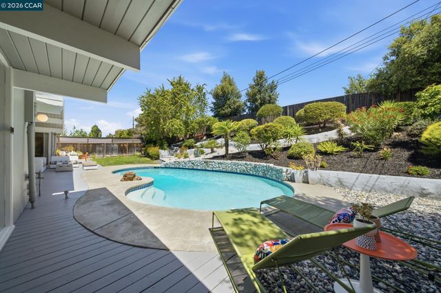 3707 Merridan Dr, Concord, CA 94518
