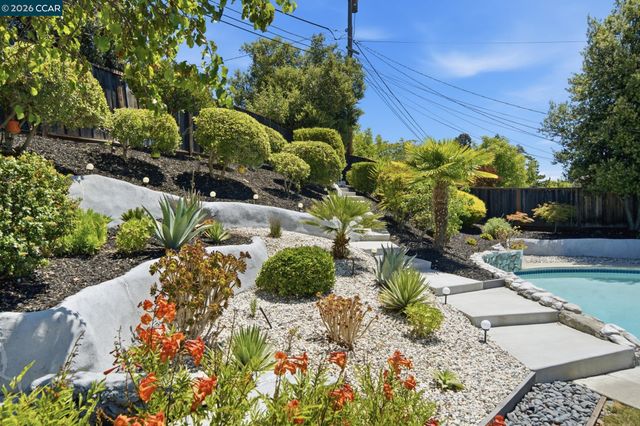 3707 Merridan Dr, Concord, CA 94518