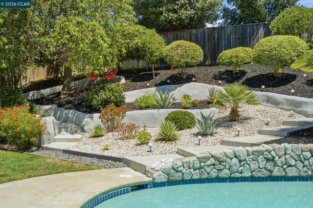 3707 Merridan Dr, Concord, CA 94518