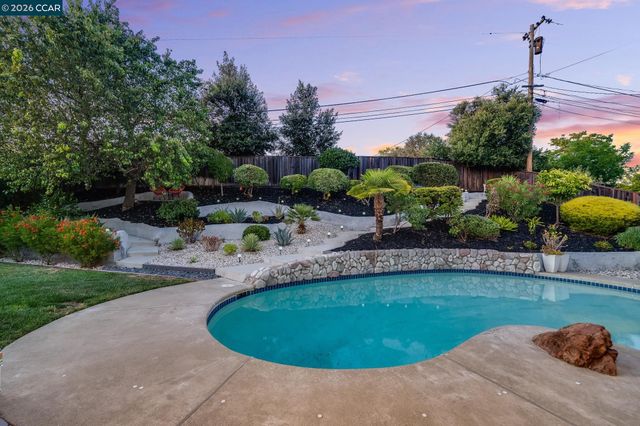 3707 Merridan Dr, Concord, CA 94518