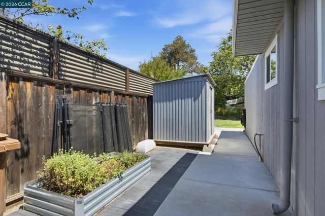 3707 Merridan Dr, Concord, CA 94518