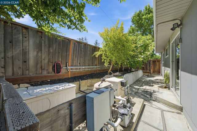 3707 Merridan Dr, Concord, CA 94518