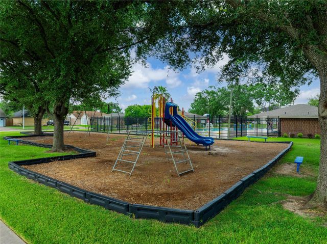 10904 Birch Drive, La Porte, TX 77571
