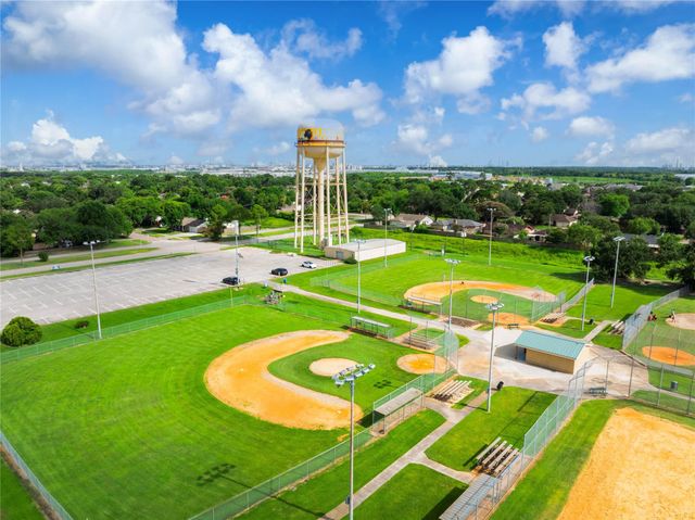 10904 Birch Drive, La Porte, TX 77571