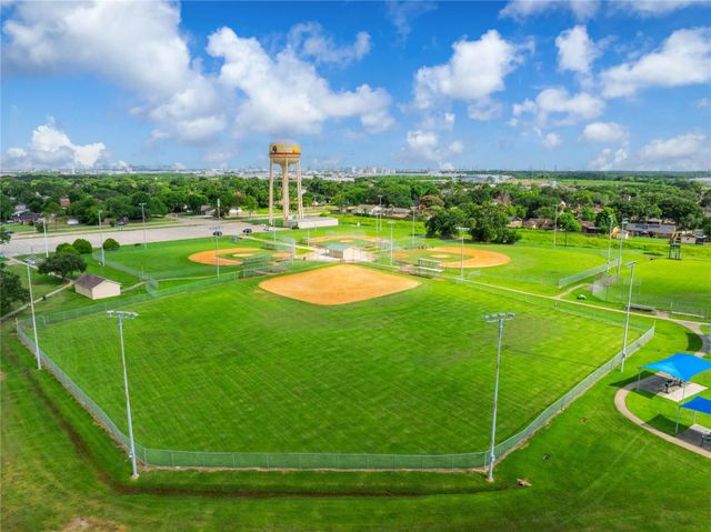 10904 Birch Drive, La Porte, TX 77571