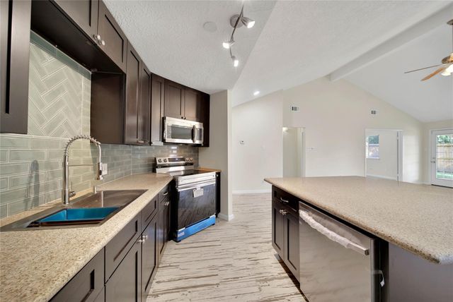 10904 Birch Drive, La Porte, TX 77571