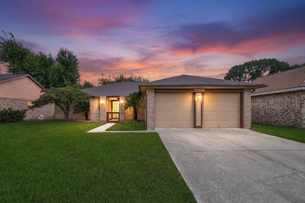 10904 Birch Drive, La Porte, TX 77571
