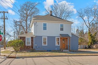 500 5th Avenue upper (2nd floor), East Northport, NY 11731