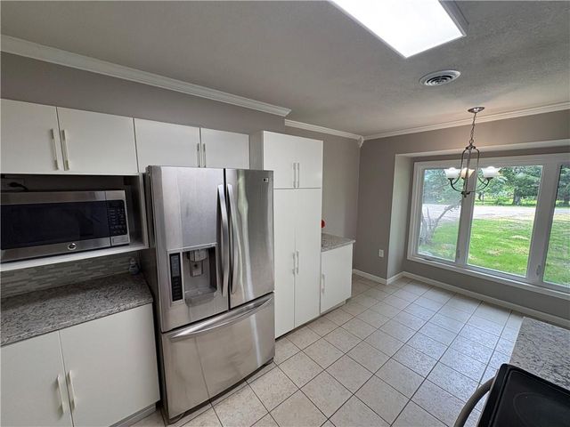 10023 S Munro Road, Lone Jack, MO 64070