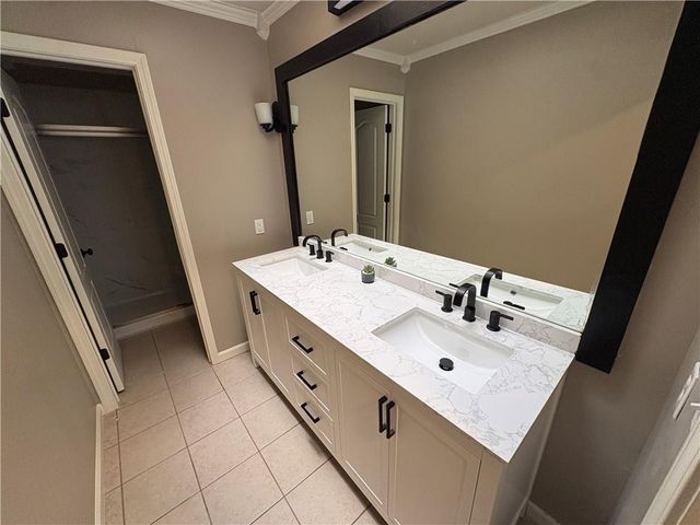 10023 S Munro Road, Lone Jack, MO 64070