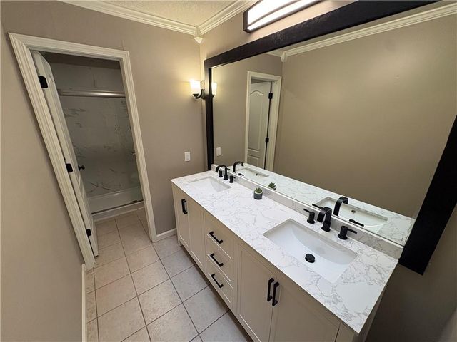 10023 S Munro Road, Lone Jack, MO 64070