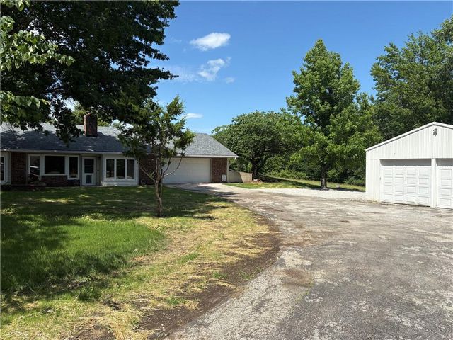 10023 S Munro Road, Lone Jack, MO 64070