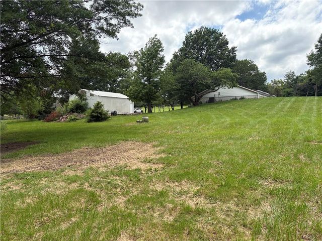 10023 S Munro Road, Lone Jack, MO 64070