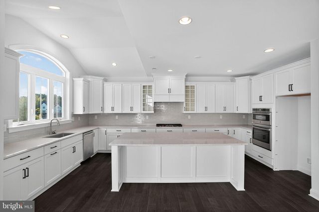 409 LONGVIEW DR, Collegeville, PA 19426