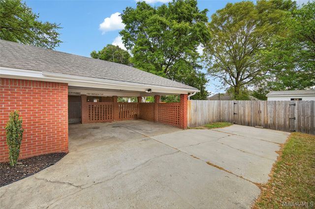 106 Shannon Court, Prattville, AL 36066