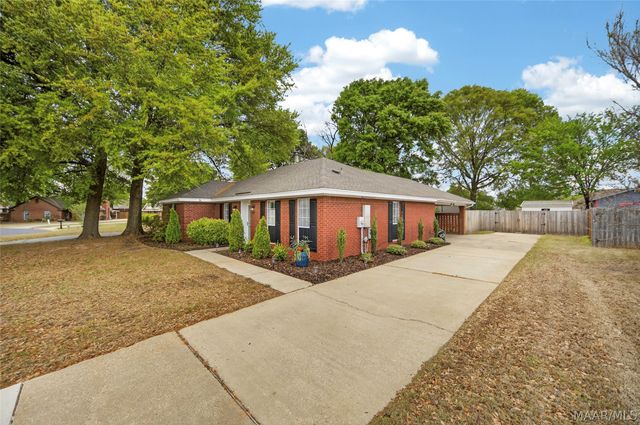 106 Shannon Court, Prattville, AL 36066