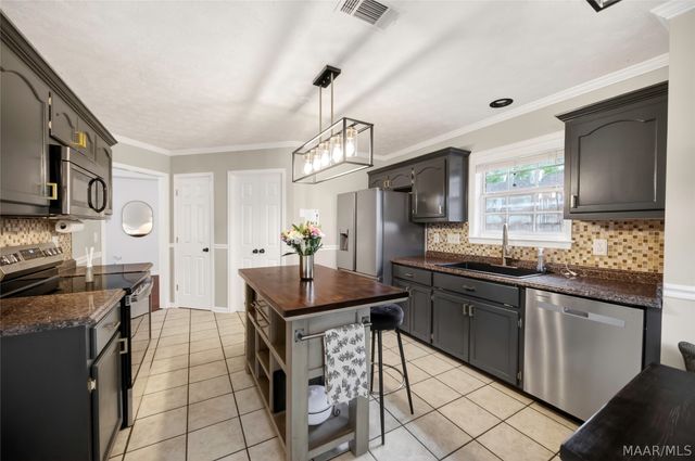 106 Shannon Court, Prattville, AL 36066