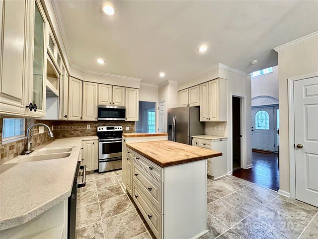 126 Lake Davidson Circle, Davidson, NC 28036