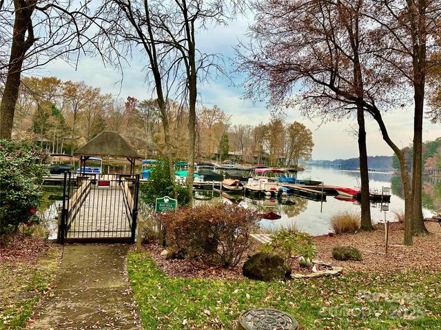 126 Lake Davidson Circle, Davidson, NC 28036