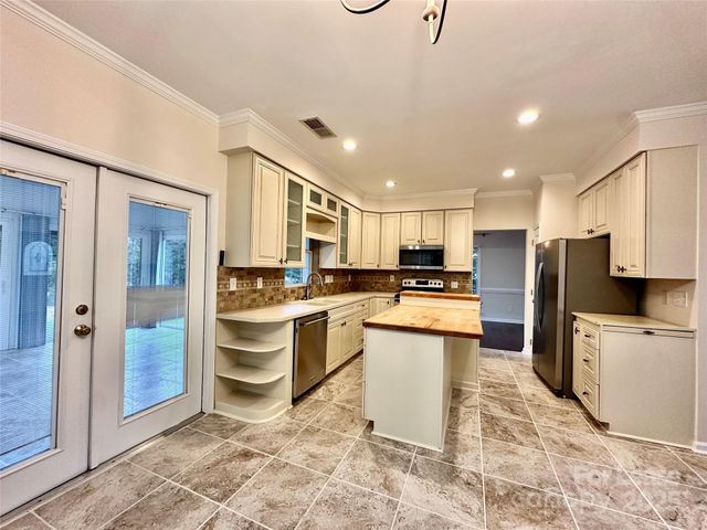 126 Lake Davidson Circle, Davidson, NC 28036