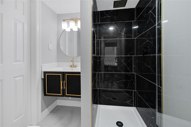 6326 Cambridge Glen Lane, Houston, TX 77035