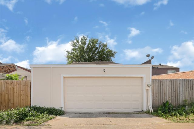 6326 Cambridge Glen Lane, Houston, TX 77035