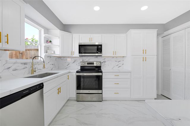 6326 Cambridge Glen Lane, Houston, TX 77035