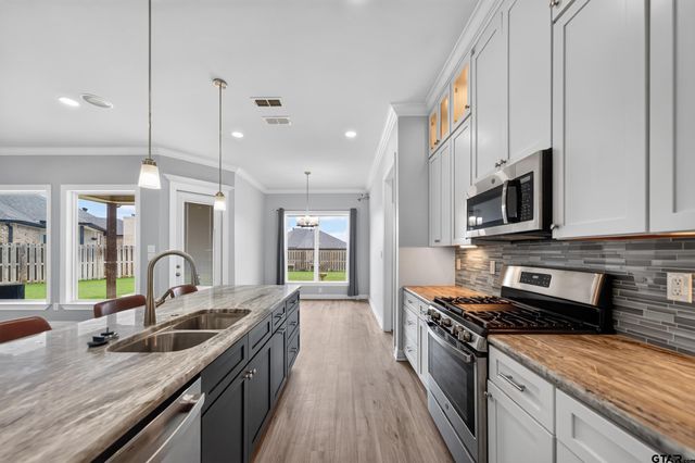 1712 Stephanie Dr, Whitehouse, TX 75791