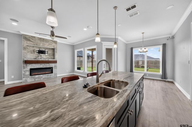 1712 Stephanie Dr, Whitehouse, TX 75791
