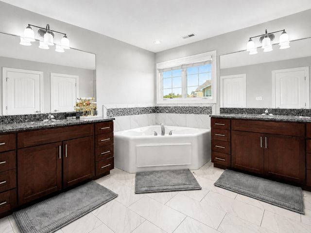 9763 Garden Way, St. John, IN 46373