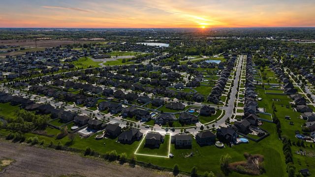 9763 Garden Way, St. John, IN 46373