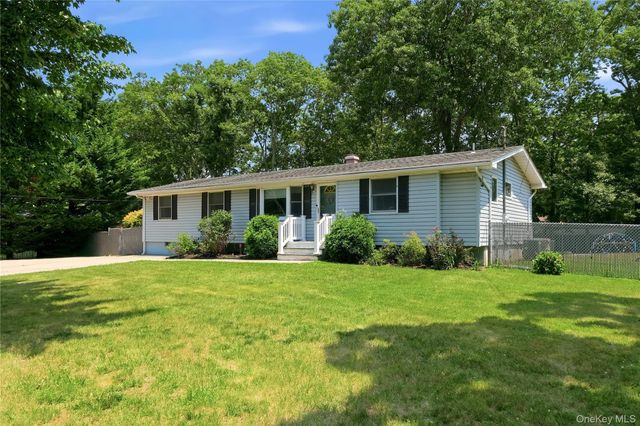 3 Herd Lane, East Setauket, NY 11733