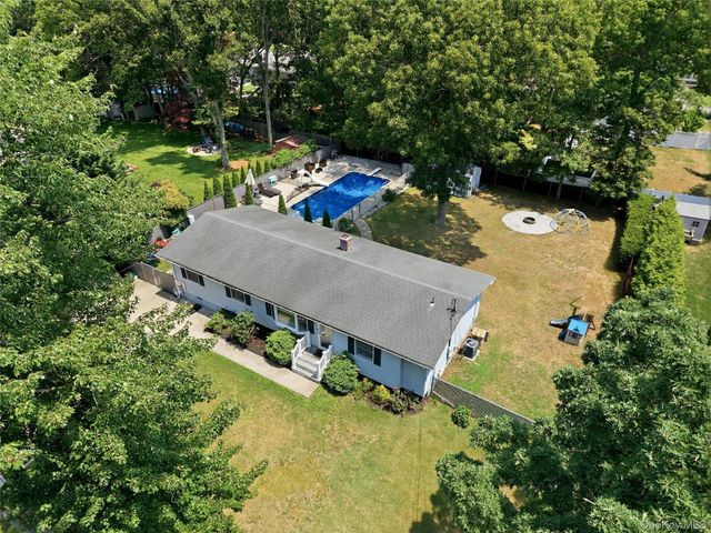 3 Herd Lane, East Setauket, NY 11733