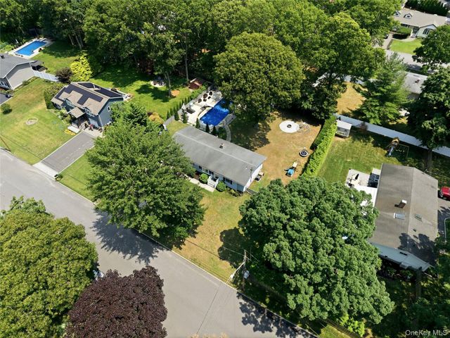 3 Herd Lane, East Setauket, NY 11733