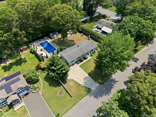 3 Herd Lane, East Setauket, NY 11733