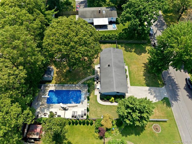 3 Herd Lane, East Setauket, NY 11733