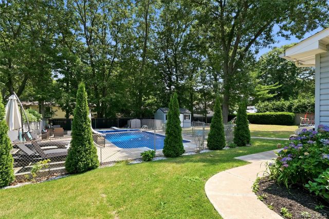 3 Herd Lane, East Setauket, NY 11733