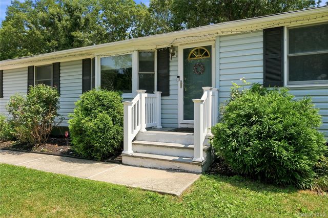 3 Herd Lane, East Setauket, NY 11733
