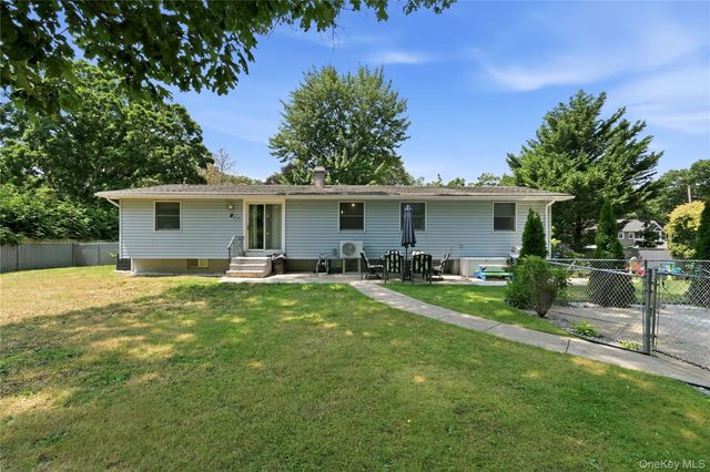 3 Herd Lane, East Setauket, NY 11733