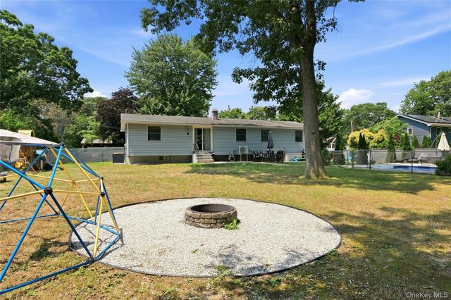 3 Herd Lane, East Setauket, NY 11733