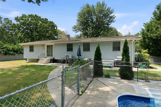 3 Herd Lane, East Setauket, NY 11733