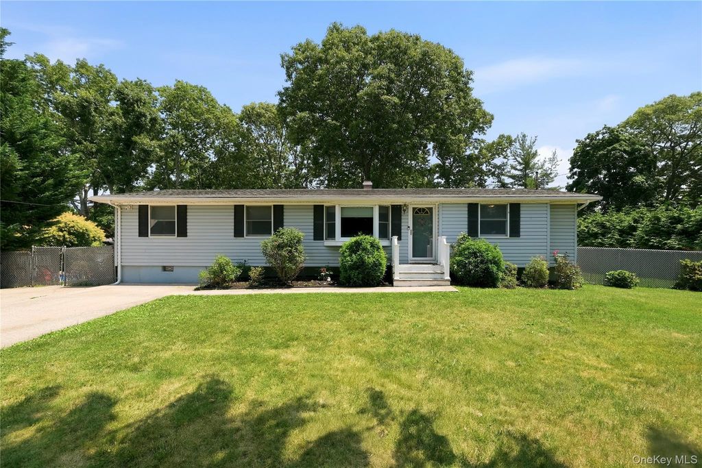 3 Herd Lane, East Setauket, NY 11733