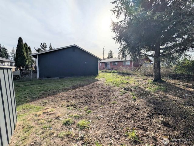 1710 W Young, Elma, WA 98541