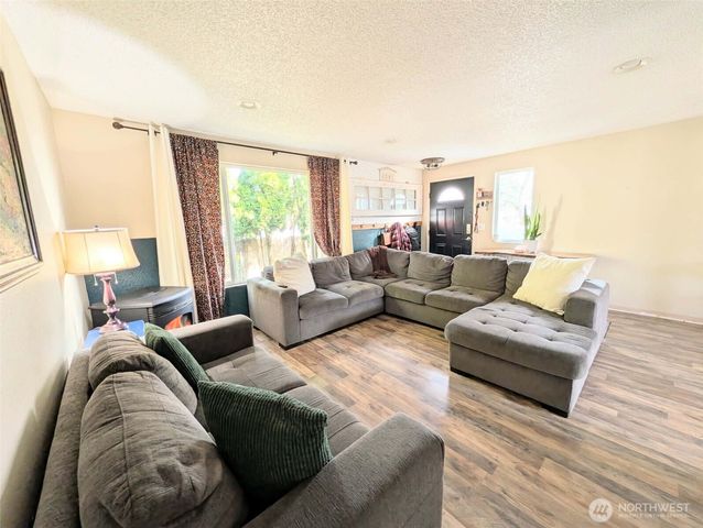 1710 W Young, Elma, WA 98541