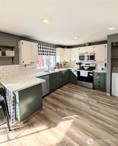 1710 W Young, Elma, WA 98541