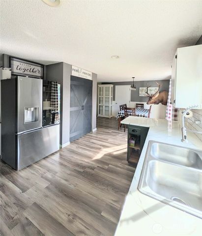 1710 W Young, Elma, WA 98541