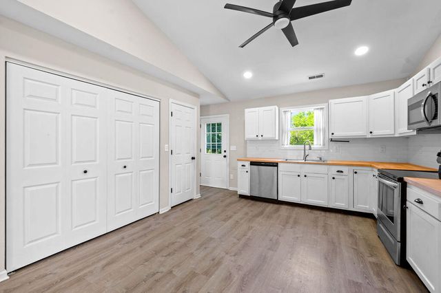 99 Sanders Drive, Florence, KY 41042