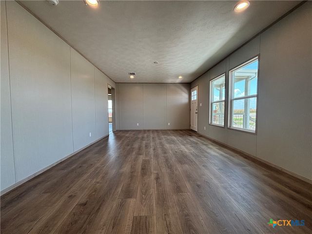 4927 Mustang Way, San Marcos, TX 78666